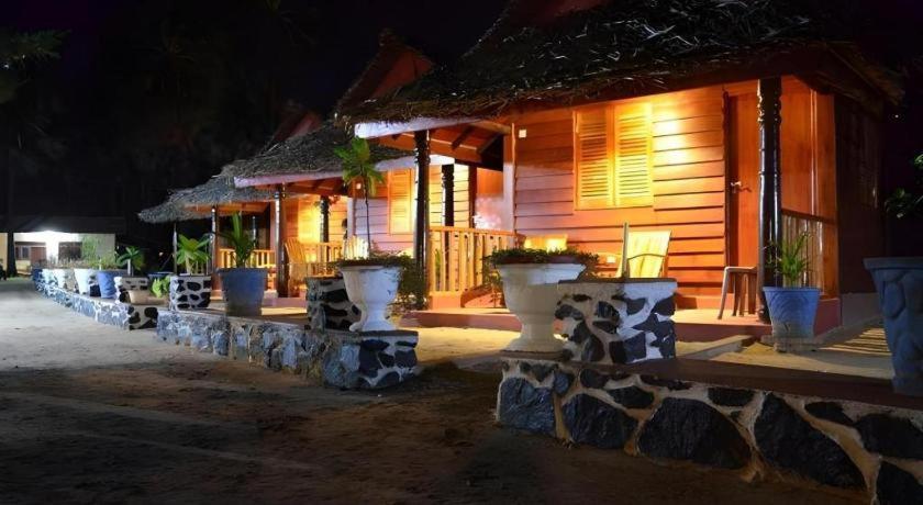 Silver Beach Hotel Trincomalee Exterior foto