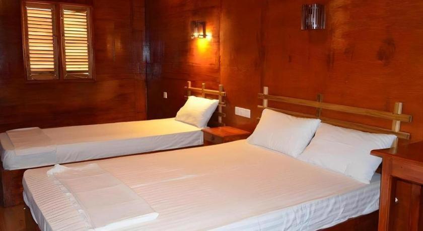 Silver Beach Hotel Trincomalee Exterior foto