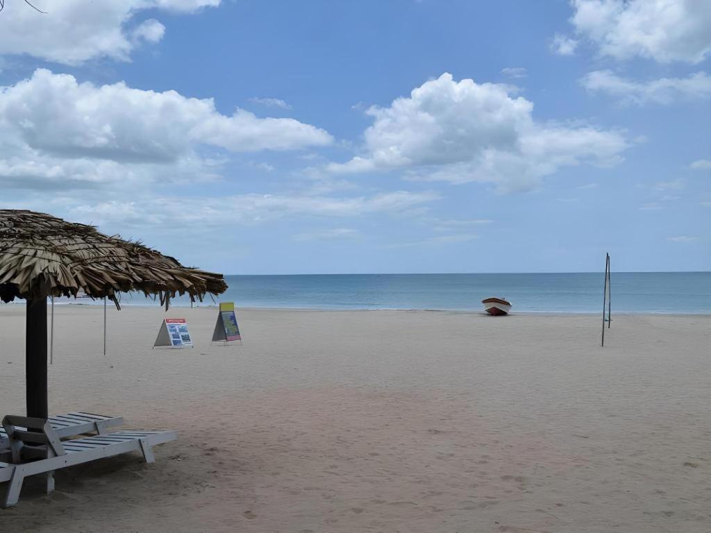 Silver Beach Hotel Trincomalee Exterior foto